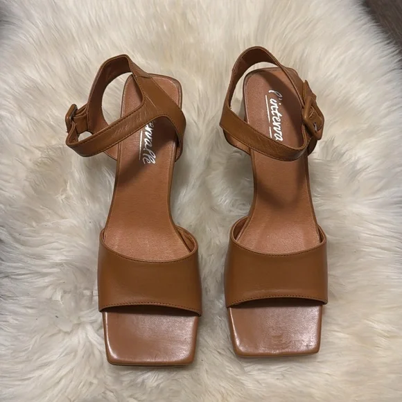 L’intervalle Open Toe Spring/Summer Heel in Tan Leather/Cuir Ocre! - Picture 2 of 6